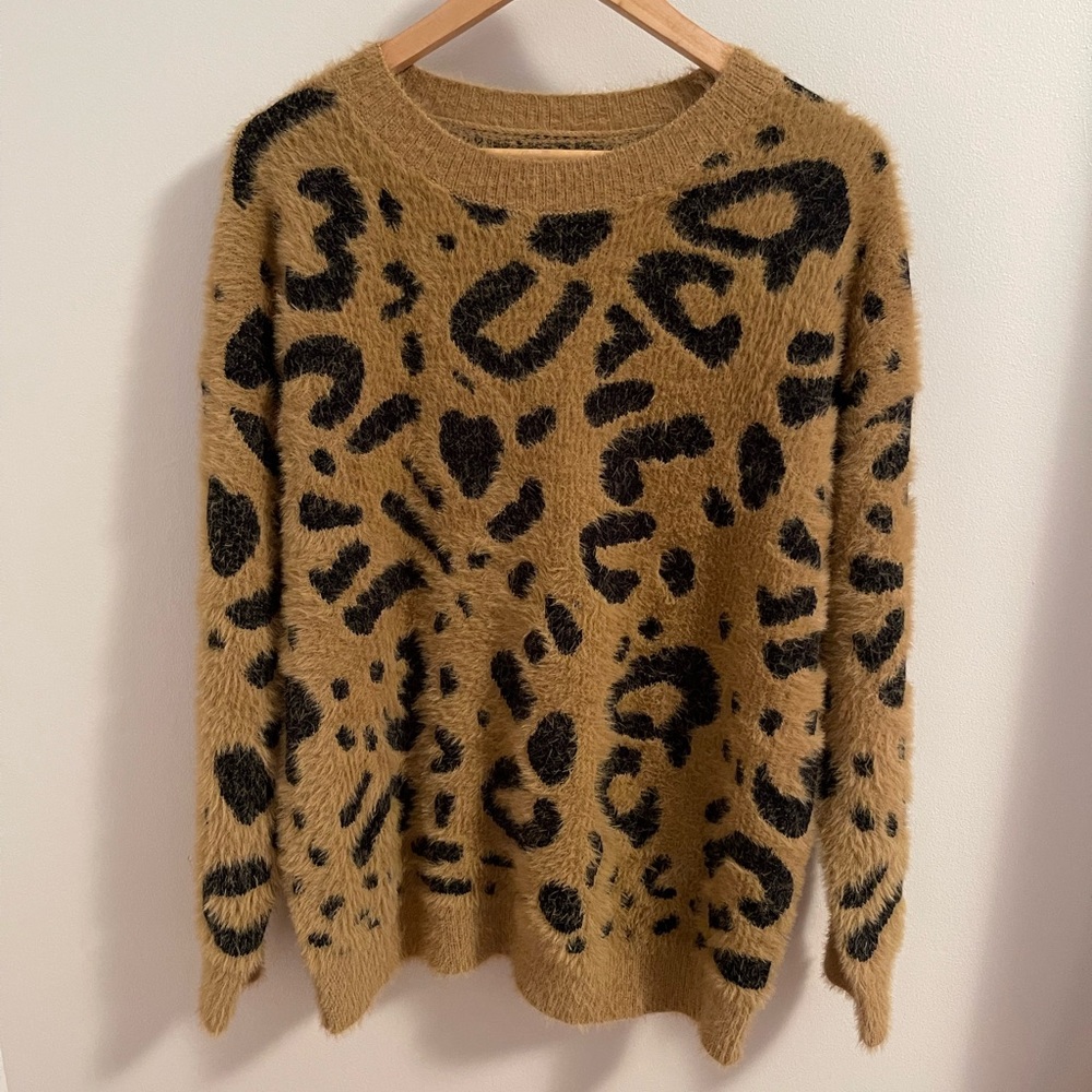 Women’s Leopard Print Fuzzy Sweater